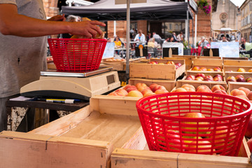 pommes en vente sur le marché