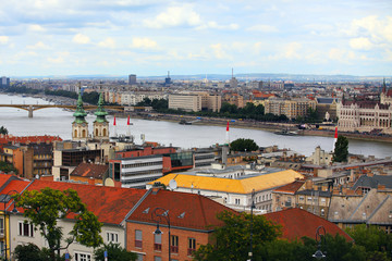 Fototapeta na wymiar View of the Danube River and the Budapest skyline