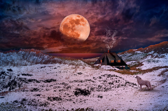 Eine Vollmondnacht ( Blutmond ) im Winter. In der D&uuml;nenlandschaft an der Nordsee.