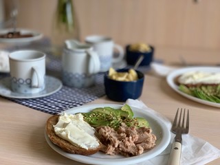 sandwich with cream cheese, tuna and avocado