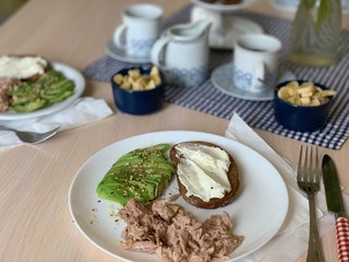 sandwich with cream cheese, tuna and avocado