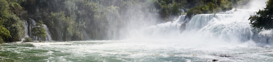 Главный национальный парк Хорватии с его многочисленными озерами, каскадами водопадов