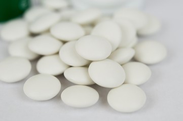 Fototapeta na wymiar White pills and container