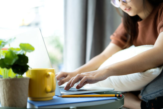 Using online connect technology for business, education and com