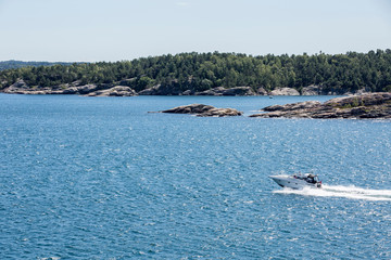 Mit dem Boot vor der Küste Norwegens unterwegs