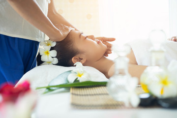 Obraz na płótnie Canvas Young woman massage treatment spa in spa salon