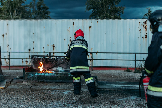 Fireman teacher learning how stop fire