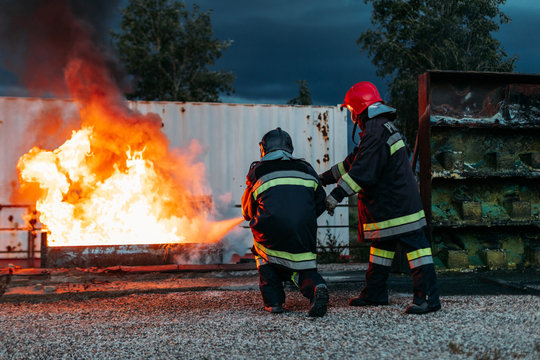 Fireman teacher learning how stop fire