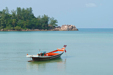 Fototapeta na wymiar beautiful seascape wiht boat in Thailand