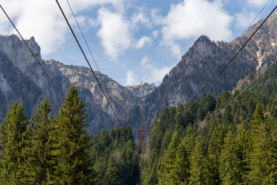 Bergbahnblick in den Karpaten