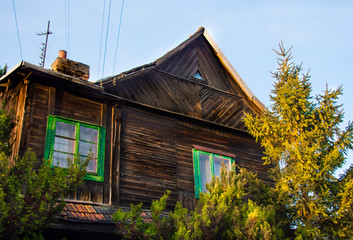 Fototapeta na wymiar Wooden house among the pines