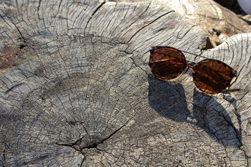 texture of wood and sunglasses