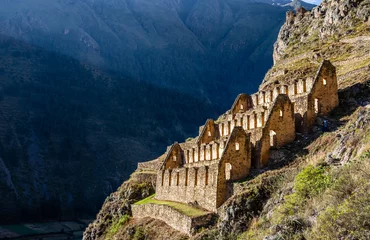 Foto op Canvas Pinkuylluna, ruins of ancient Inca storehouses located on mountains, Sacred Valley, Ollantaytambo, Peru © vadim.nefedov