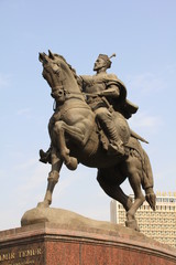 タシケントのティムール像
