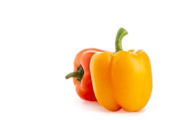 Pimiento morron individual y en grupo con fondo blanco