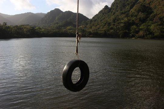 Columpio en el lago