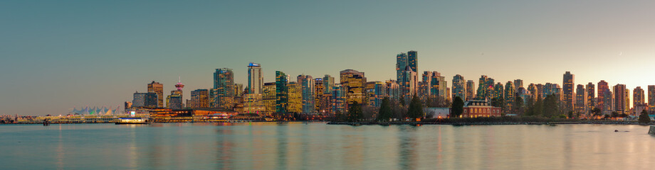 Obraz premium Beautiful panorama view on Vancouver Downtown view from Stanley Park