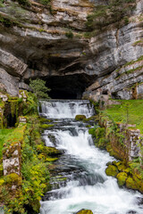 Obraz premium Cascade de la source de Loue