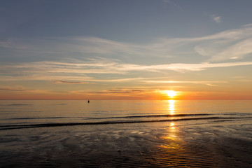 Fototapeta na wymiar gorgeous sunset on the north sea