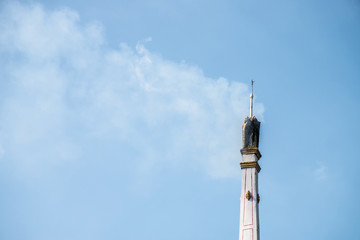 Obraz premium A close up of Thai crematoriums with smoke in the sky background.