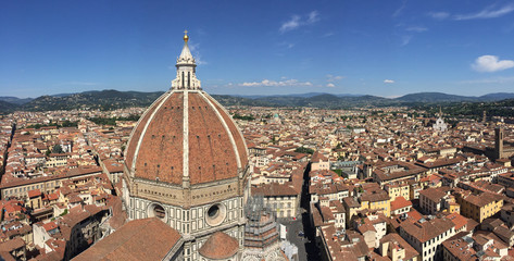 Obraz premium Dome of the Duomo di Firenze and Surrounding City of Florence