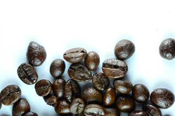 Fototapeta premium Coffee beans in white background