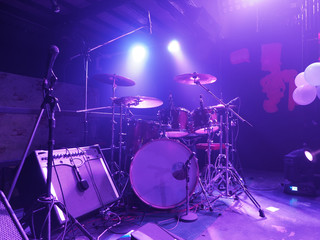Fototapeta na wymiar Drum set in a night club