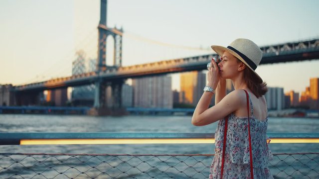 Young tourist taking photo at Manhattan bridge in New York