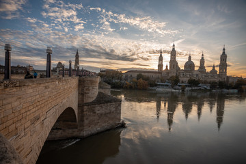 Fototapeta premium Zaragoza November 29, 2019, Rio Ebro as it passes through the city of Zaragoza