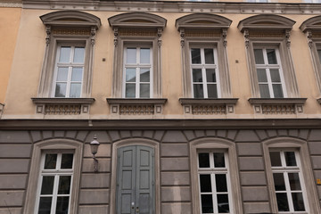 Fototapeta na wymiar Facade of house in Vienna / Wien