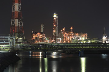 Fototapeta na wymiar Beautiful night factory view in Yokkaichi, Japan