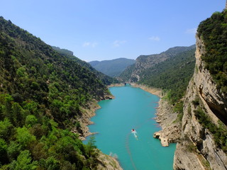 Obraz na płótnie Canvas Sierra de montsec gorges et falaise en espagne aragon avec eau turquoise et montagne