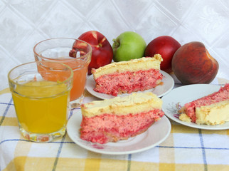 Served cake with raspberry fillet, fruit and juices. Good food for the mood