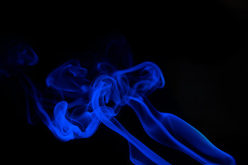 single colored smoke photo against balck background