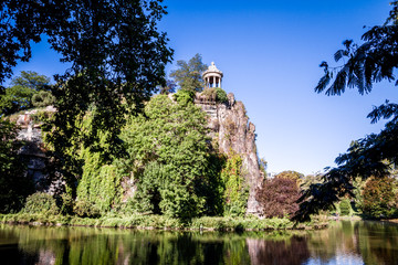 Sibyl temple and lake in Buttes-Chaumont Park, Paris