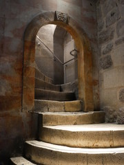 聖墳墓教会内部の階段（イスラエル：エルサレム）