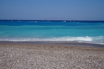 Fototapeta na wymiar Pebble beach and blue sea