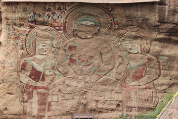 Obraz premium La Shao temple with giant 30-meter Buddha carved into rock at water Curtain Caves in Wushan , Gansu province, China. 