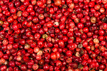 Granos de pimienta roja. Vista superior y de cerca