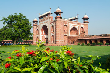 Great Gate of Taj Mahal mausoleum with flowers (Agra, India) - 307634237