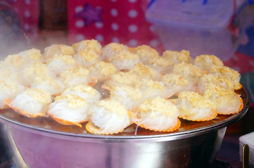 Fresh steamed oysters with vermicelli