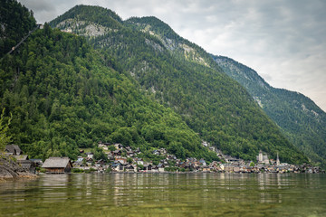 Fototapeta na wymiar View on lake in austrian town hallstatt during tourist season in summer