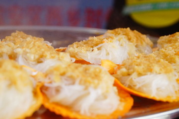 Fresh steamed oysters with vermicelli