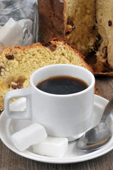 Tasse de café et panettone 