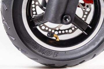 The inflatable wheel of the electric scooter is close-up.
