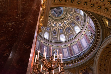 Fototapeta na wymiar Interior of St. Stephen's Cathedral in Budapest