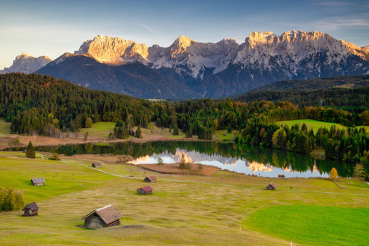 Geroldsee bei Sonnenuntergang mit Alpengl&uuml;hen
