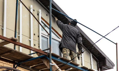 Installation of siding on the walls of the house
