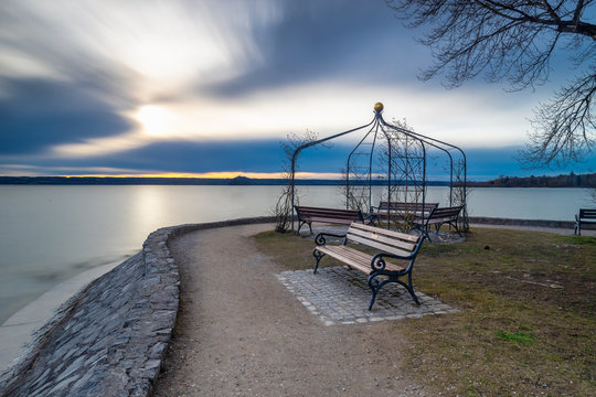 Pavillion am Ammersee im Sonnenuntergang