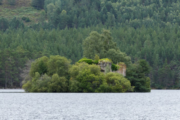 Fototapeta na wymiar Castle in the middle of Loch an Eilein near Aviemore Scotland